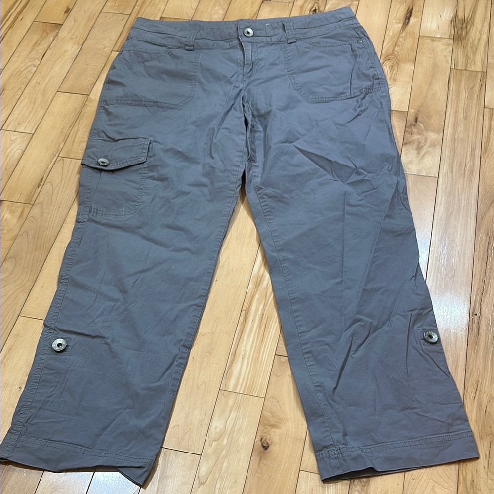 DKNY Gray Cargo Crops